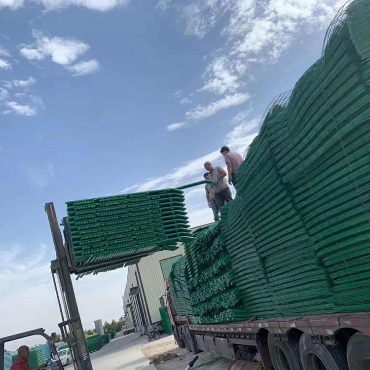 廣東廠區(qū)圍欄網(wǎng) 工廠護欄網(wǎng)批發(fā) 浸塑護欄網(wǎng)